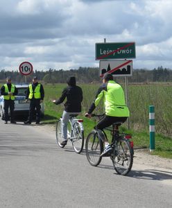 Wyprzedzanie rowerzystów na podwójnej ciągłej i zakazie. Czasem jest dozwolone