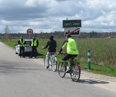 Wyprzedzanie rowerzystów na podwójnej ciągłej i zakazie. Czasem jest dozwolone