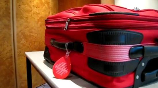 Jak otworzyć walizkę bez pozostawiania śladów? [wideo] 1