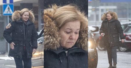 SKWASZONA Danuta Holecka w designerskiej kurtce i trampkach w panterkę drałuje przez zaspy śniegu do siedziby TVP (ZDJĘCIA)