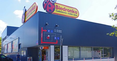 Afera o ceny w Biedronce. Bloger zrobił własne śledztwo