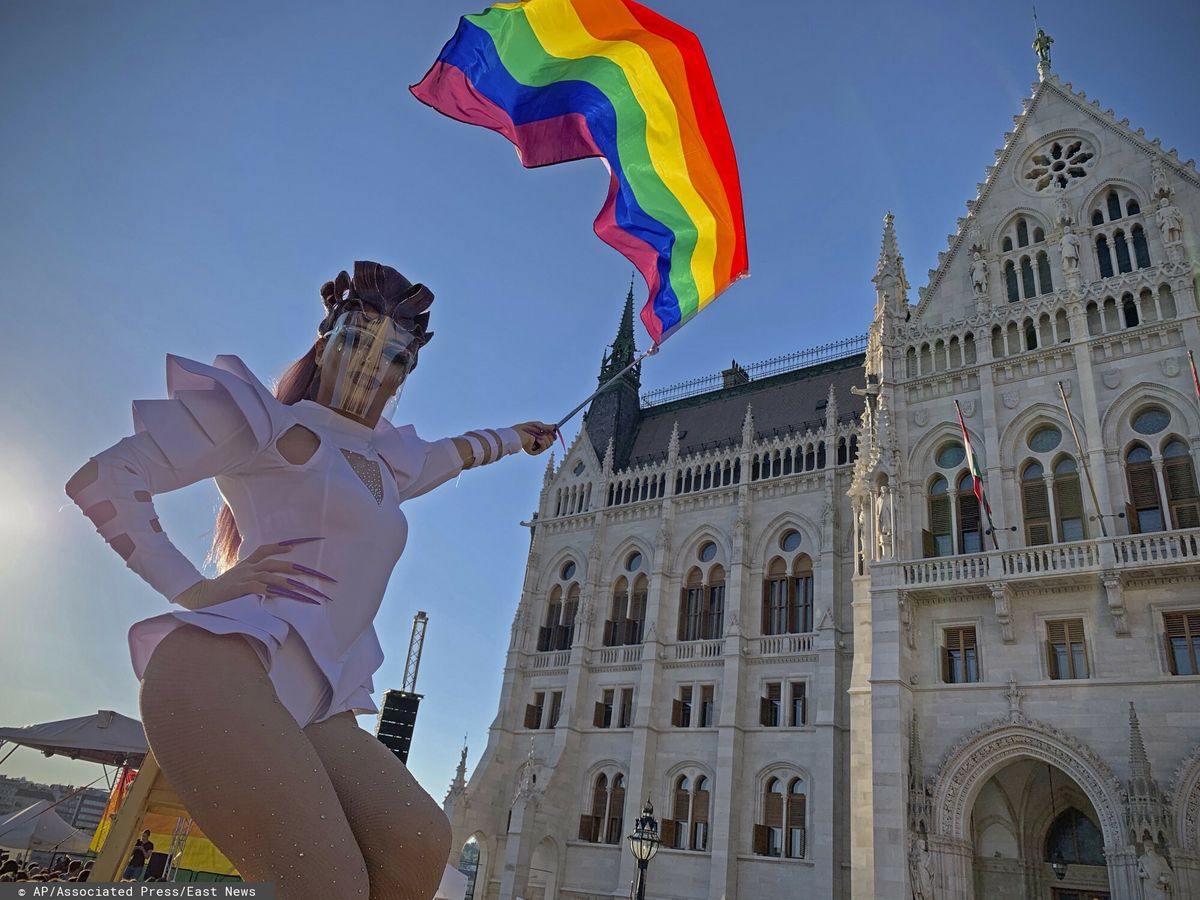 Węgry. Parlament zabronił propagowania homoseksualizmu w szkołach. Przedstawiono szczegóły kontrowersyjnej ustawy
