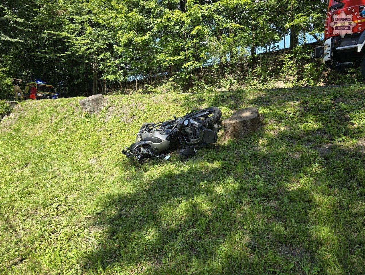 25-letni motocyklista zginął po uderzeniu w drzewo. Najprawdopodobniej zawiniła nadmierna prędkość