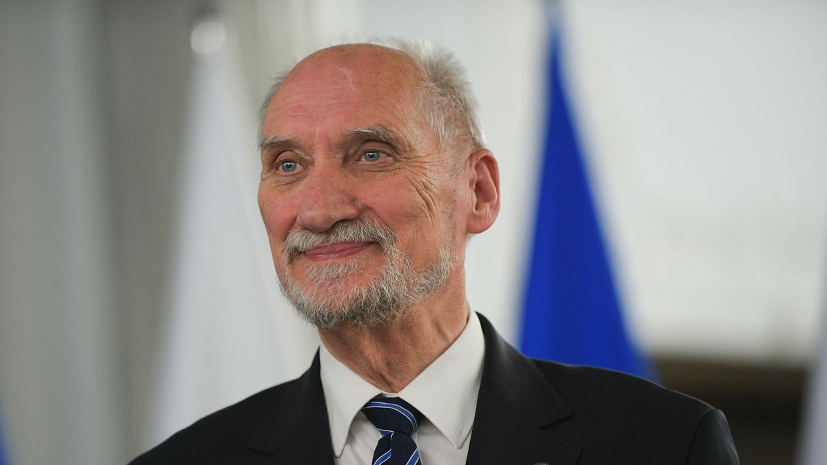 Warszawa, 26.10.2023. Poseł PiS Antoni Macierewicz podczas uroczystości wręczenia nowym posłom Sejmu X kadencji zaświadczeń o wyborze, 26 bm. w Sejmie w Warszawie. (mr) PAP/Marcin Obara