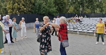 Sosnowiec: Potańcówka w Parku Kuronia. Mieszkańcy celebrowali lato