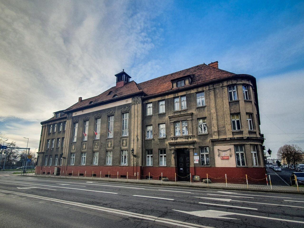 Wielkopolski Kurator Oświaty wydał negatywną opinię w sprawie planów likwidacji SP 1 w Lesznie. Prezydent G. Rusiecki zapowiada odwołanie