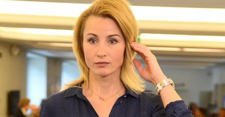 Klasa sama w sobie. Strój Brodzik to perełka dla 50-latek