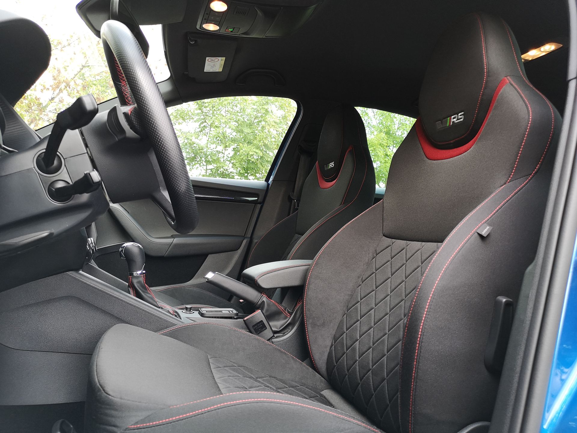 Skoda Octavia RS: audio Canton, zmienne tryby jazdy i system Amundsen 34