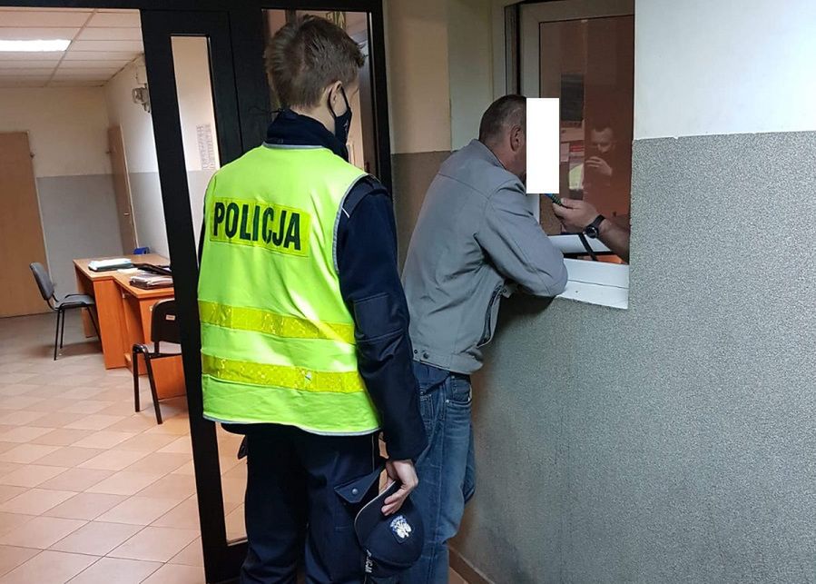 Jeśli masz wątpliwości co do swojej trzeźwości, odwiedź komisariat nim wsiądziesz do auta. Policjanci nie odmówią kontroli alkomatem