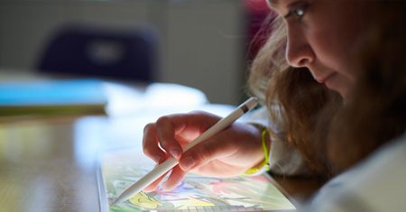 Nowy iPad z obsługą rysika w specjalnej cenie dla szkół, iWork gratis