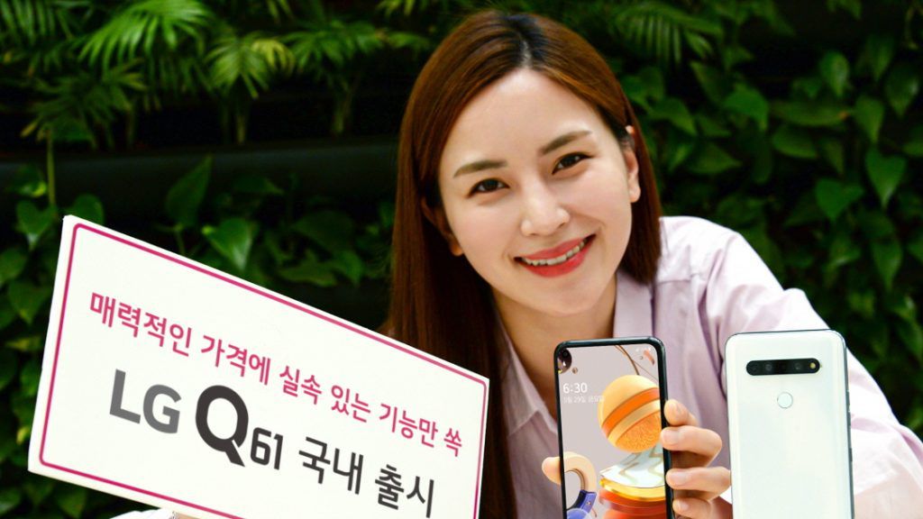 LG Q61 oficjalnie. To średniak, który potrafi imitować dźwięk przestrzenny 7.1 1