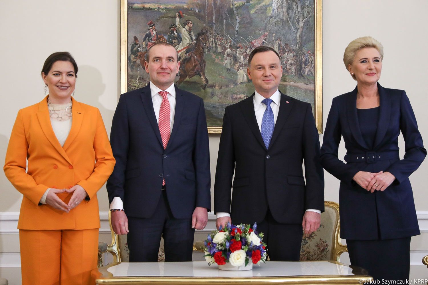 Agata Korhnhauser-Duda w granatowej stylizacji 