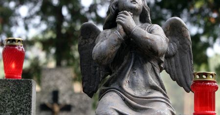 Pochowali 48 dzieci martwo urodzonych. "Forma interwencji kryzysowej"