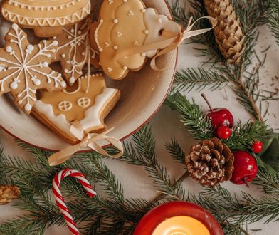 Tanie ozdoby świąteczne. Co powiesić na choince?