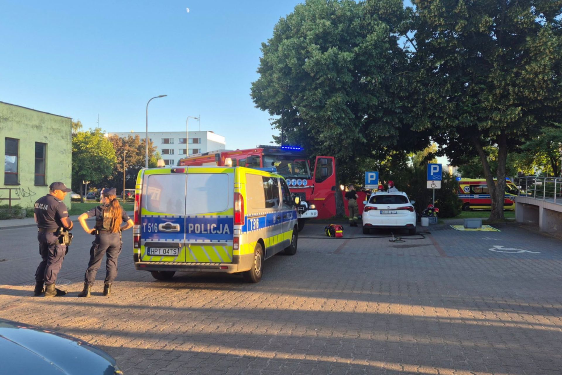 Paczka rozszczelniła się w komendzie policji w Iławie — ranny policjant, ewakuacja budynku