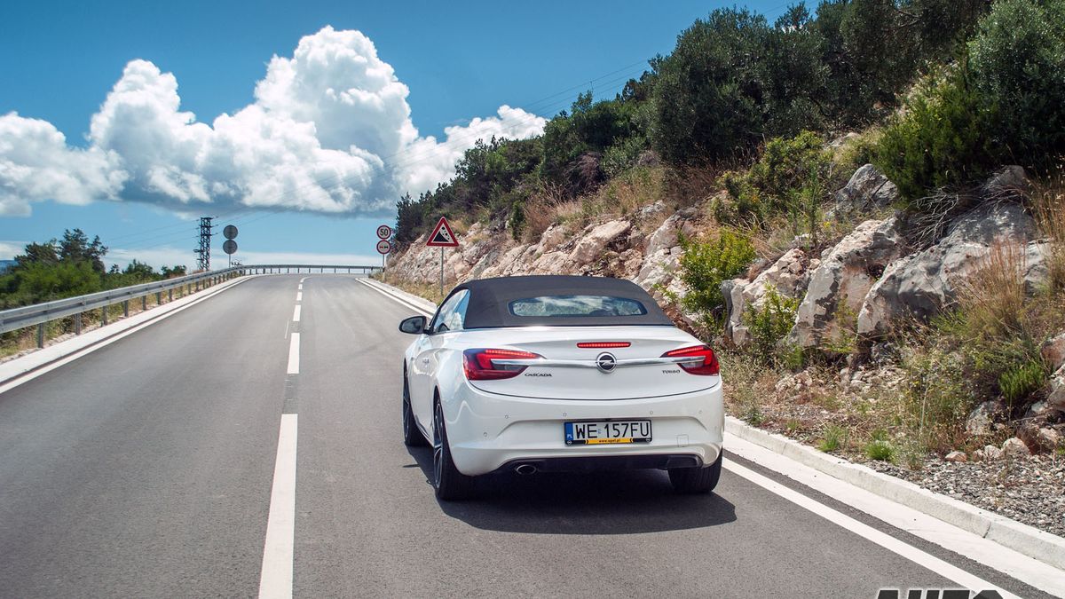 Podróż Magistralą Adriatycką wzdłuż wybrzeża to czysta przyjemność, piękne widoki ciągną się przez setki kilometrów.