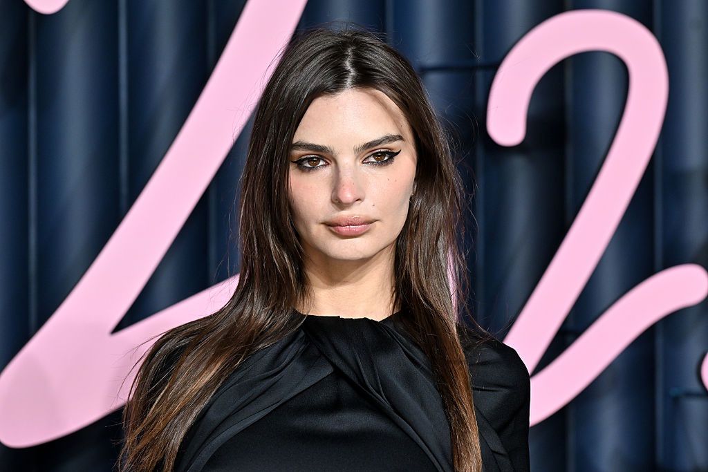 Emily Ratajkowski prowokuje w odważnej stylizacji