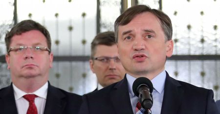 Przestroga dla obozu Ziobry. "Materiały przyniosą ludzie PiS"