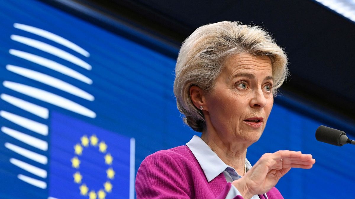 TemporaryPresident of the European Commission Ursula von der Leyen speaks during a joint press conference with the president of the European Council on the first day of an EU leaders Summit at The European Council Building in Brussels on October 21, 2022. (Photo by JOHN THYS / AFP)JOHN THYS