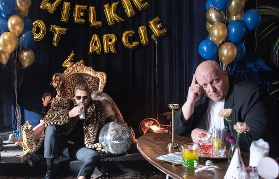 Miniserial „Szef Internetów” znów promuje OLX.pl (wideo)