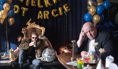 Miniserial „Szef Internetów” znów promuje OLX.pl (wideo)