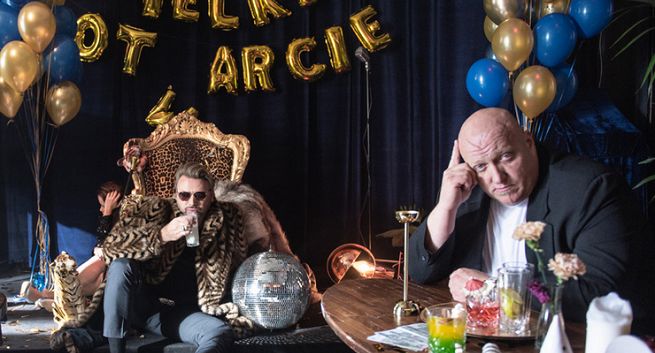 Miniserial „Szef Internetów” znów promuje OLX.pl (wideo)