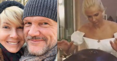 Skupiona Edyta Pazura przygrywa na metalowym bębnie podczas biesiady: "Czarku, jeszcze rozchodniaczka?"