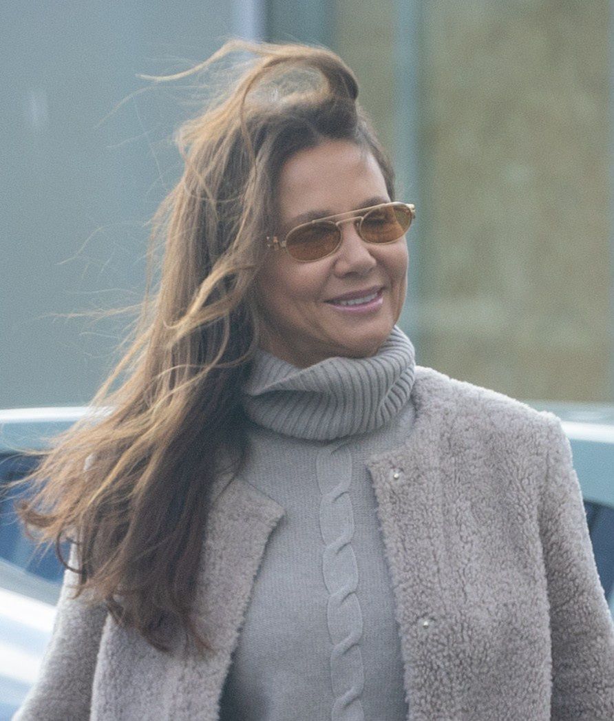 Elegancka Kinga Rusin maszeruje do pralni