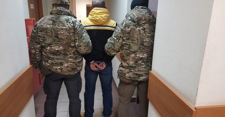 Trzy osoby poszukiwane w rękach ostrowieckich policjantów