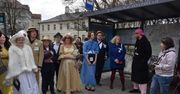 Kalisz: Czytali poezję w autobusach KLA