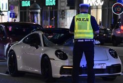 Warszawa. Wstrząsający wypadek na Marszałkowskiej. Sportowe porsche śmiertelnie potrąciło pieszego