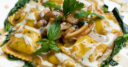 Ravioli po których nie wrócisz do pierogów. Delikatne ciasto i aromatyczny farsz