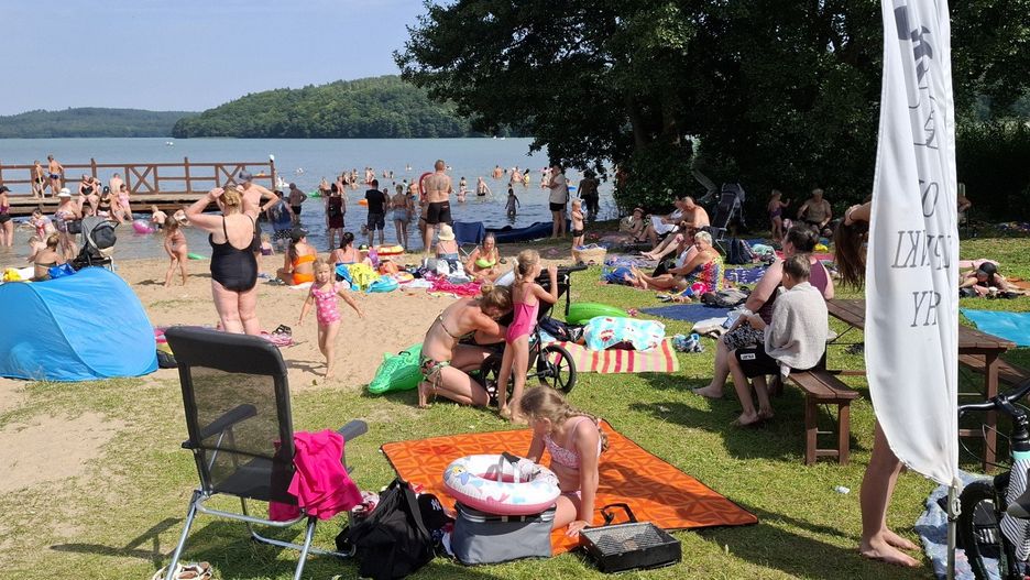 Plaża zwarowska przy jeziorze Lubowidz przeżywała oblężenie