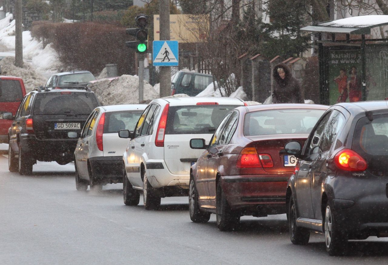 Co z podatkiem od aut spalinowych? Ministerstwo wyjaśnia