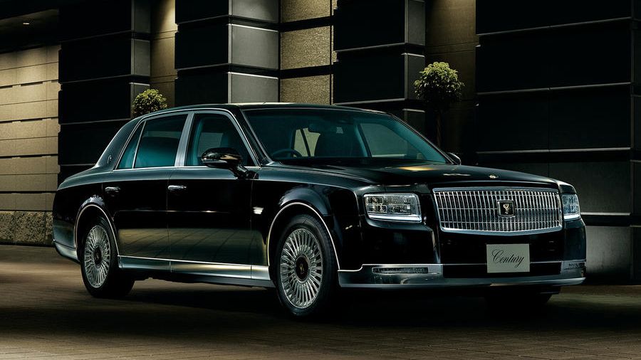 Trzecia generacja Toyoty Century mierzy 5335 mm długości.