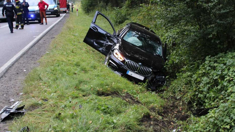 BMW zderzyło się z dwoma tirami. Kierowca był odurzony narkotykami