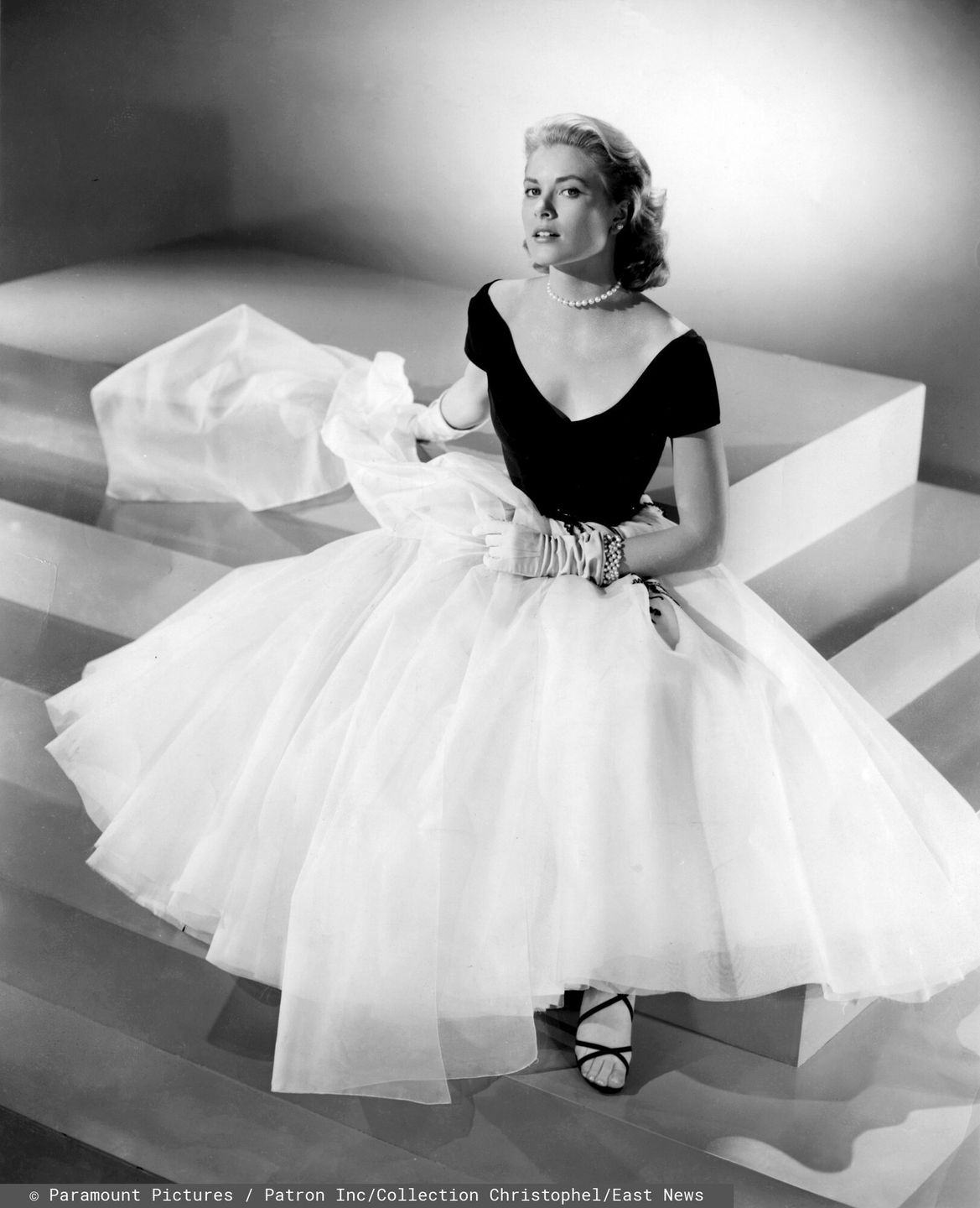 Suknia Grace Kelly z "Okna na podwórze" jest ikoniczna
