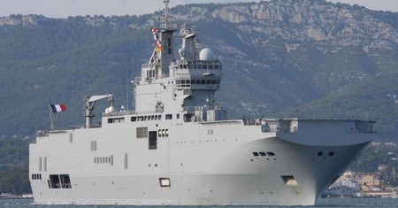 Francja wysyła Mistrala na Bliski Wschód. To wielki okręt desantowy