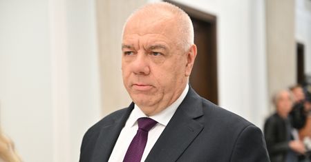Czarne chmury nad Sasinem. NIK zawiadamia prokuraturę