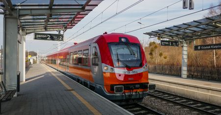 Wakacyjny rozkład jazdy PKP. Będą świętować Dzień Dziecka