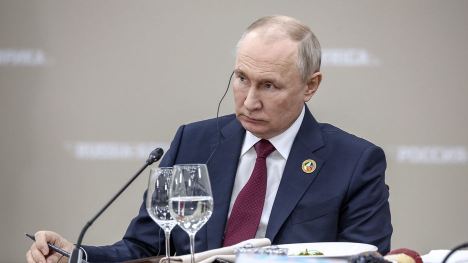 A handout photo made available by TASS Host Photo Agency shows Russia's President Vladimir Putin hosts a working breakfast for the leaders of African regional organisations at the Second Summit Economic and Humanitarian Forum 'Russia-Africa' in St.Petersburg, Russia, 27 July 2023. The Second Summit Economic and Humanitarian Forum 'Russia-Africa' will take place from July 27 to 28 at the congress-exhibition center Expoforum in St.Petersburg. EPA/Valery Sharifulin / TASS Host Photo Agency / HANDOUT MANDATORY CREDIT HANDOUT EDITORIAL USE ONLY/NO SALES Dostawca: PAP/EPA.