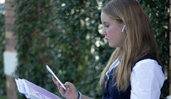 Polacy za zakazem smartfonów w szkołach podstawowych. Chcą też blokady social mediów dla młodszych dzieci