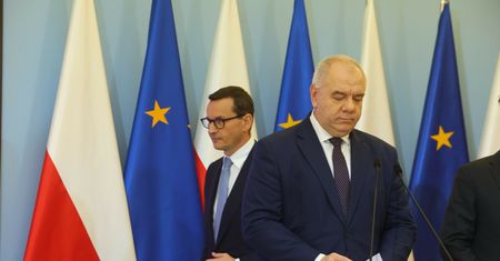 Złe wieści dla PiS po sondażu CBOS. Kukiz o fatalnych notowaniach rządu