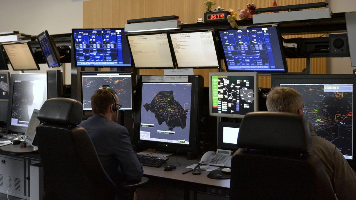 Szukają do pracy kontrolerów lotów