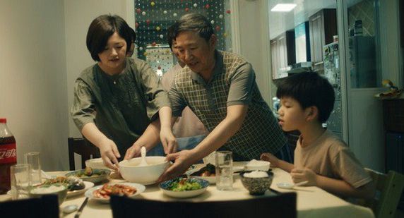 Coca-Cola w pierwszej reklamie od czasu pandemii zachęca do posiłków (wideo)