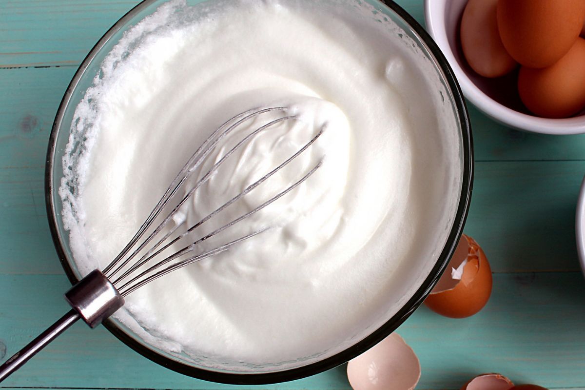 How to whip an egg whites until stiff? Remember about one important thing