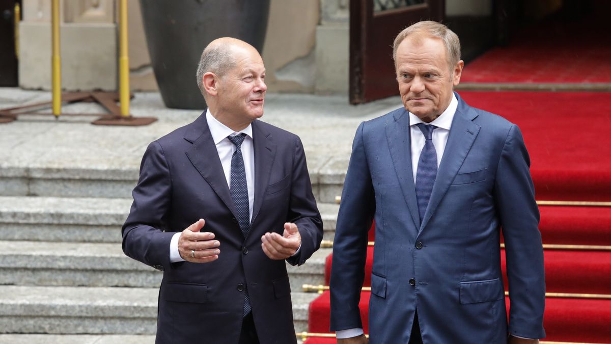 Donad Tusk, Olaf Scholz
Warszawa, 02.07.2024. Premier Donad Tusk (P) oraz kanclerz Niemiec Olaf Scholz (L) podczas powitania przed siedzib� Kancelarii Prezesa Rady Ministr�w w Warszawie, 2 bm. Premier RP i kanclerz Niemiec b�d� przewodniczy� pierwszym od 2018 r. polsko-niemieckim konsultacjom mi�dzyrz�dowym. (jm) PAP/Tomasz Gzell
Tomasz Gzell
konsultacje, KPRM, mi�dzyrz�dowe, niemcy, niemiecki, rada ministr�w, rz�d, dyplomacja, mi�dzynarodowa, polityk, polityka, polsko niemieckie, polsko niemieckim, polsko-niemieckie