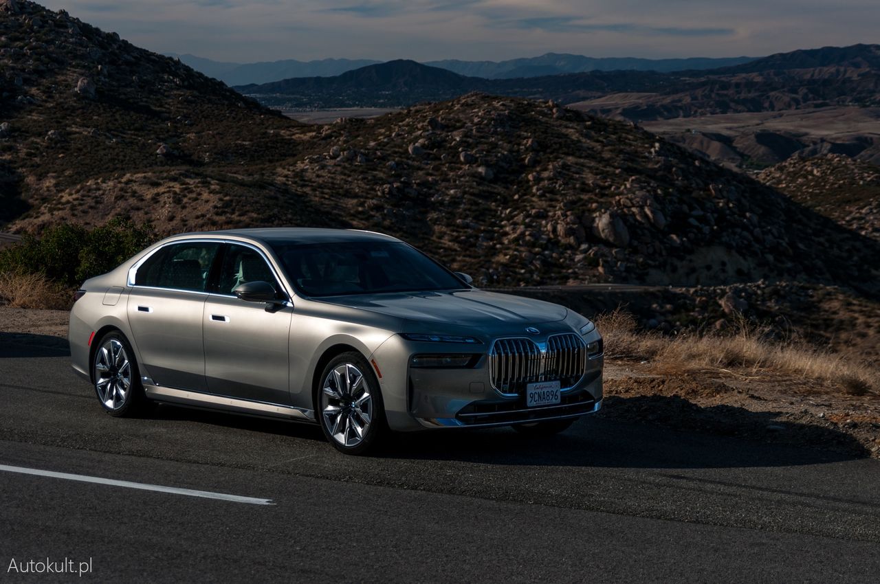 BMW i7