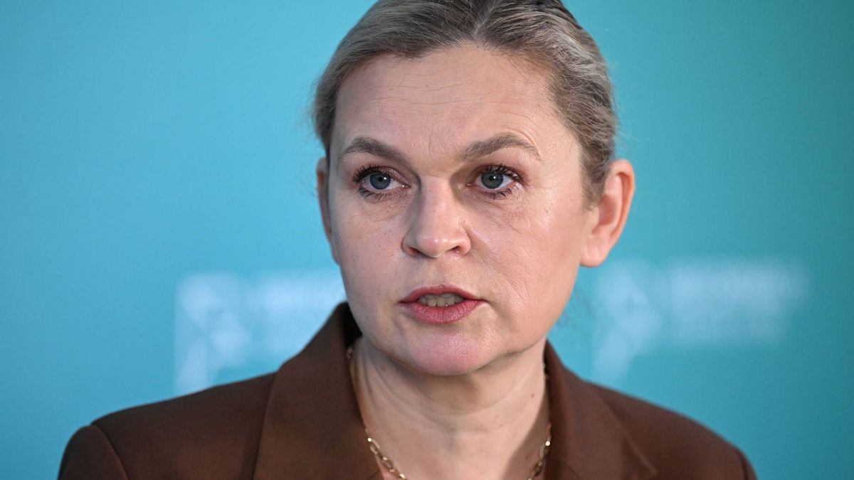 Barbara Nowacka o ubiorze uczniów w szkołach