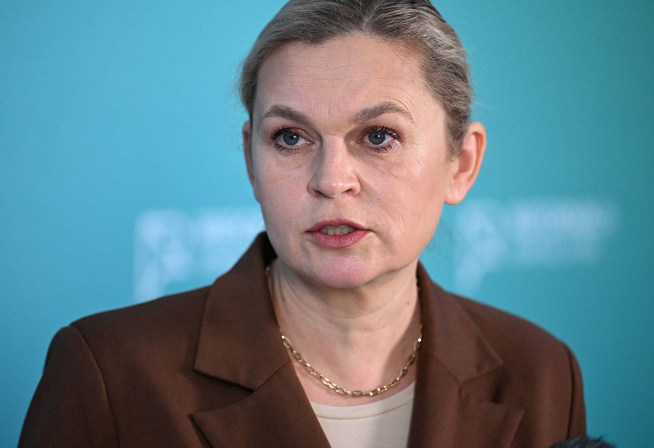 Zapowiada zmiany dot. wyglądu uczniów. Krytykuje konkretny strój